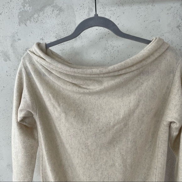 Club Monaco Cashmere Cowl sweater! Never Worn - Picture 5 of 11